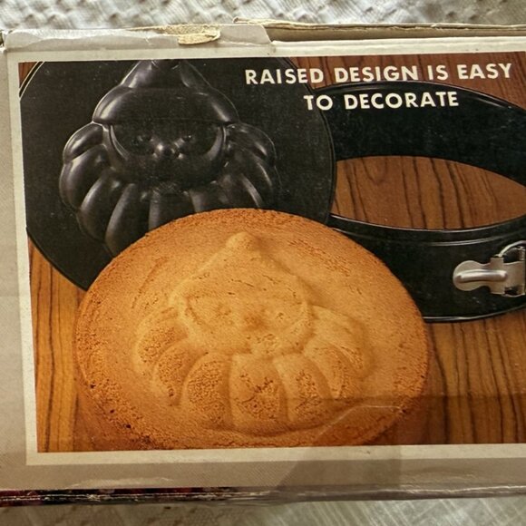 Holiday Spring Form Pan - Picture 11 of 11